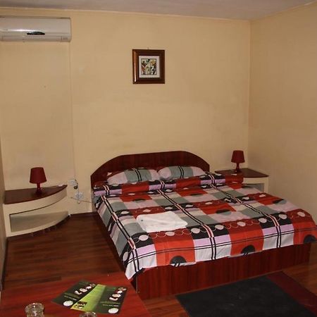 Hotel Casa Verde Prosper Bucarest Esterno foto